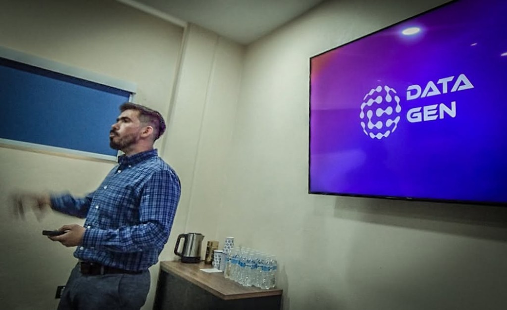 Facilitador Datagen durante sesión de transformación comercial